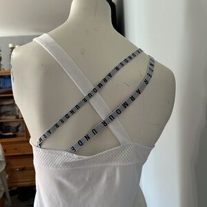 Super cute under armour tank top, never worn. Size M. Bundle and save!